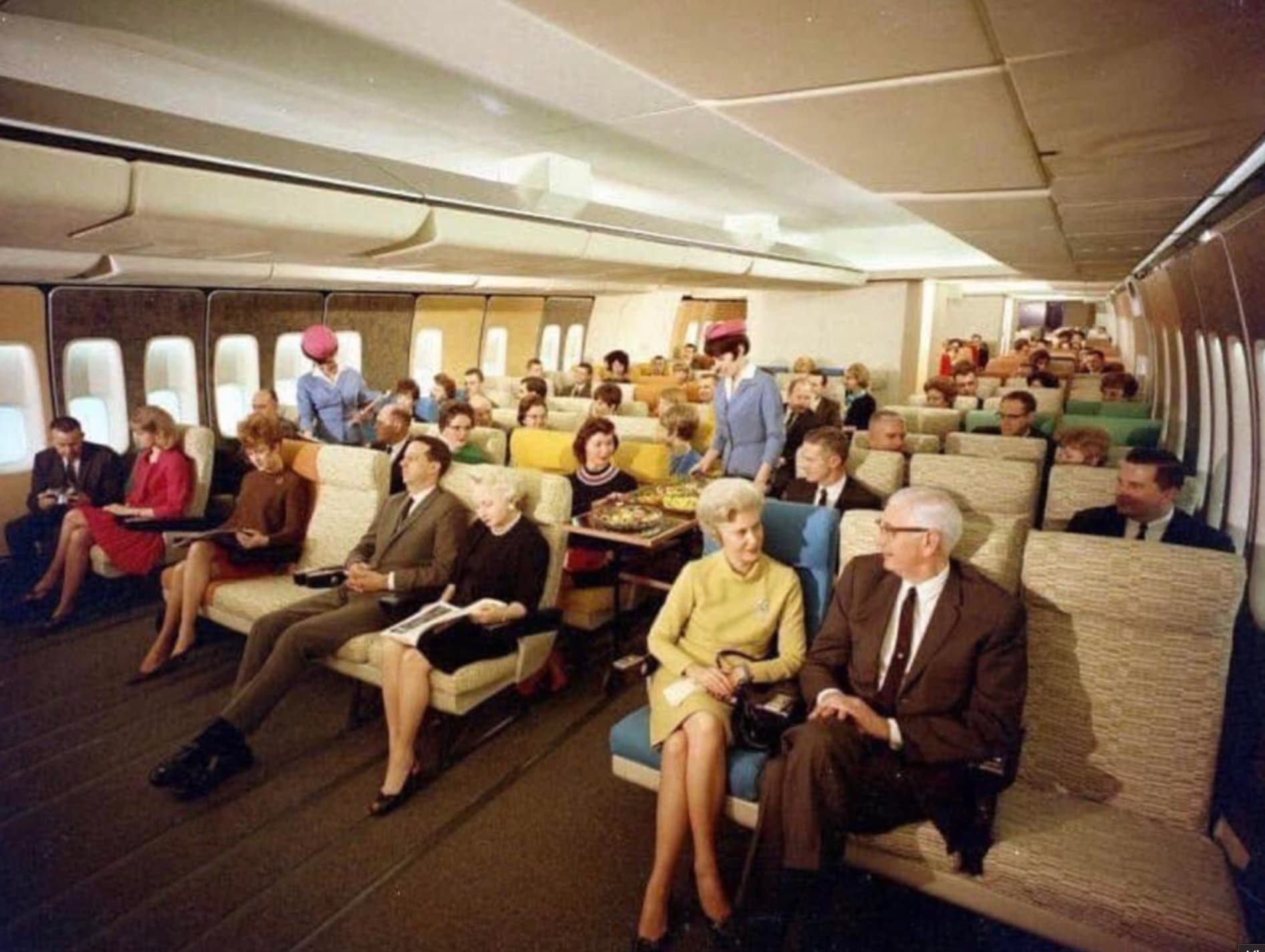 23 Pics of People Kicking it on '70s Flights That Prove We Need Time Travel Now